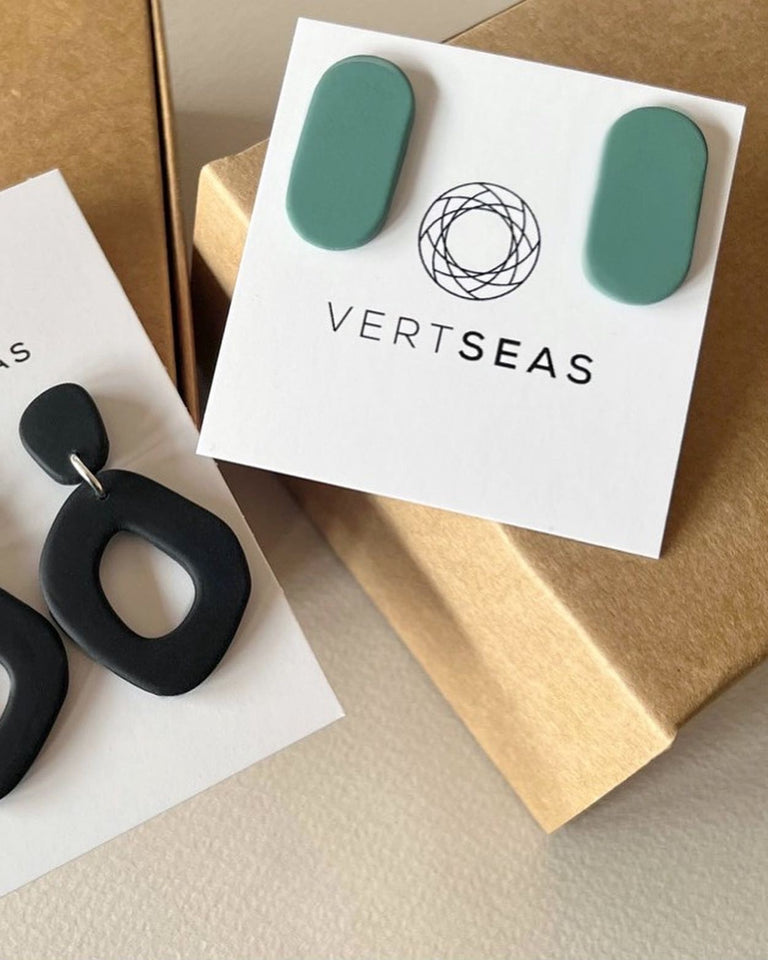 Display of earrings on the top of Vertseas box.