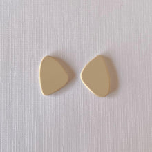 Load image into Gallery viewer, Beige organic shaped statement stud earrings handmade from polymer clay by Vertseas
